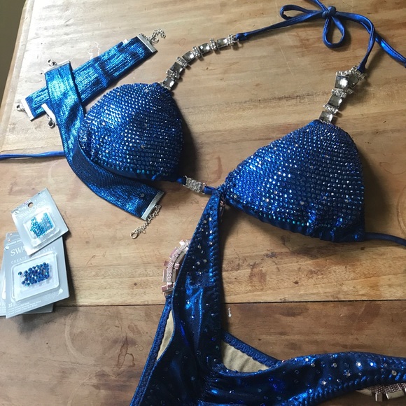 Fully crystallized competition suit - Picture 2 of 5